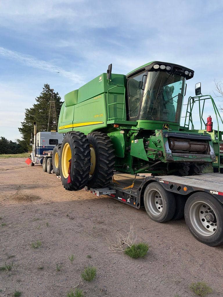John Deere 9770 STS w drodze do klienta